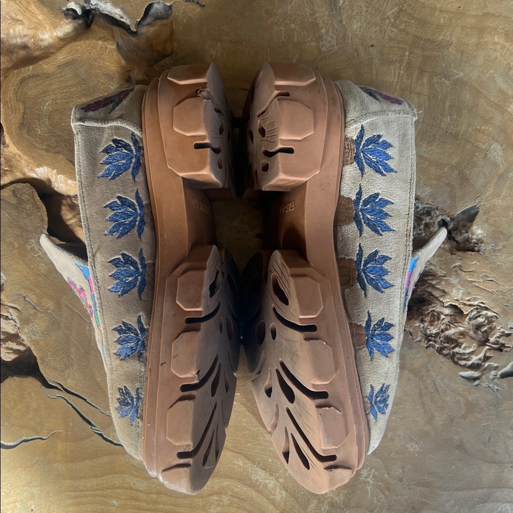 Farm Rio Velvet Embroidered Chunky Lug Sole Women's Loafers SZ 7 Floral Preloved - Picture 4 of 16